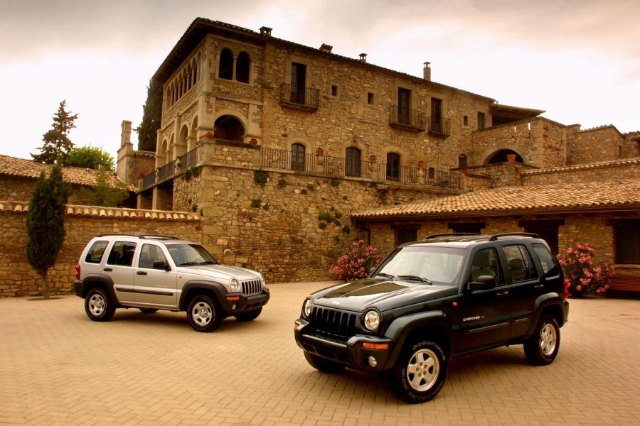  Jeep Cherokee 2002 года  (фото 37 из 130)